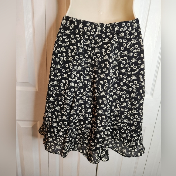 Betsey Johnson Floral Black and White Women's Skirt Size Small - Picture 6 of 6